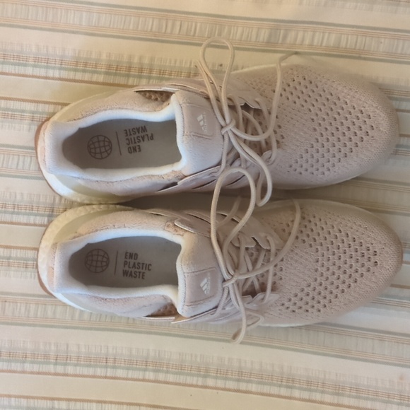 Adidas Ultra Boost - Picture 2 of 5